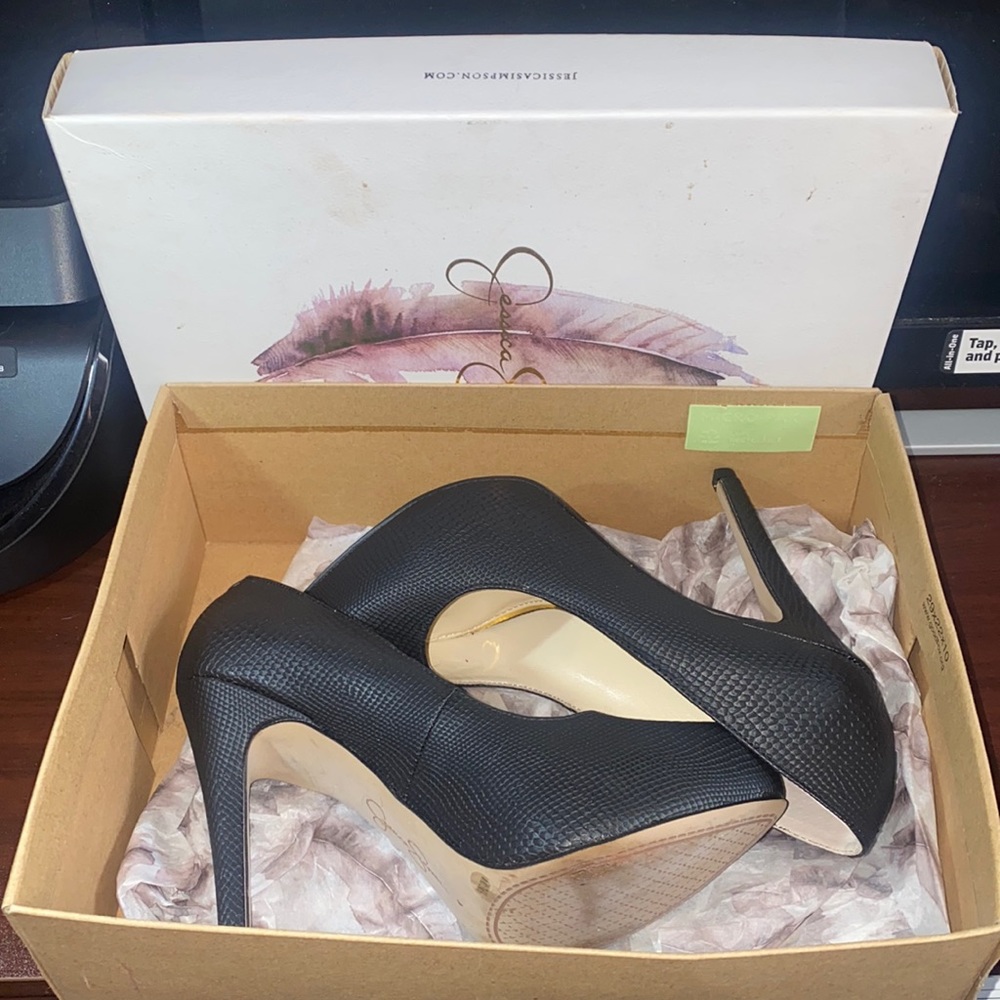 Jessica Simpson size 6m black rumba snake high heels